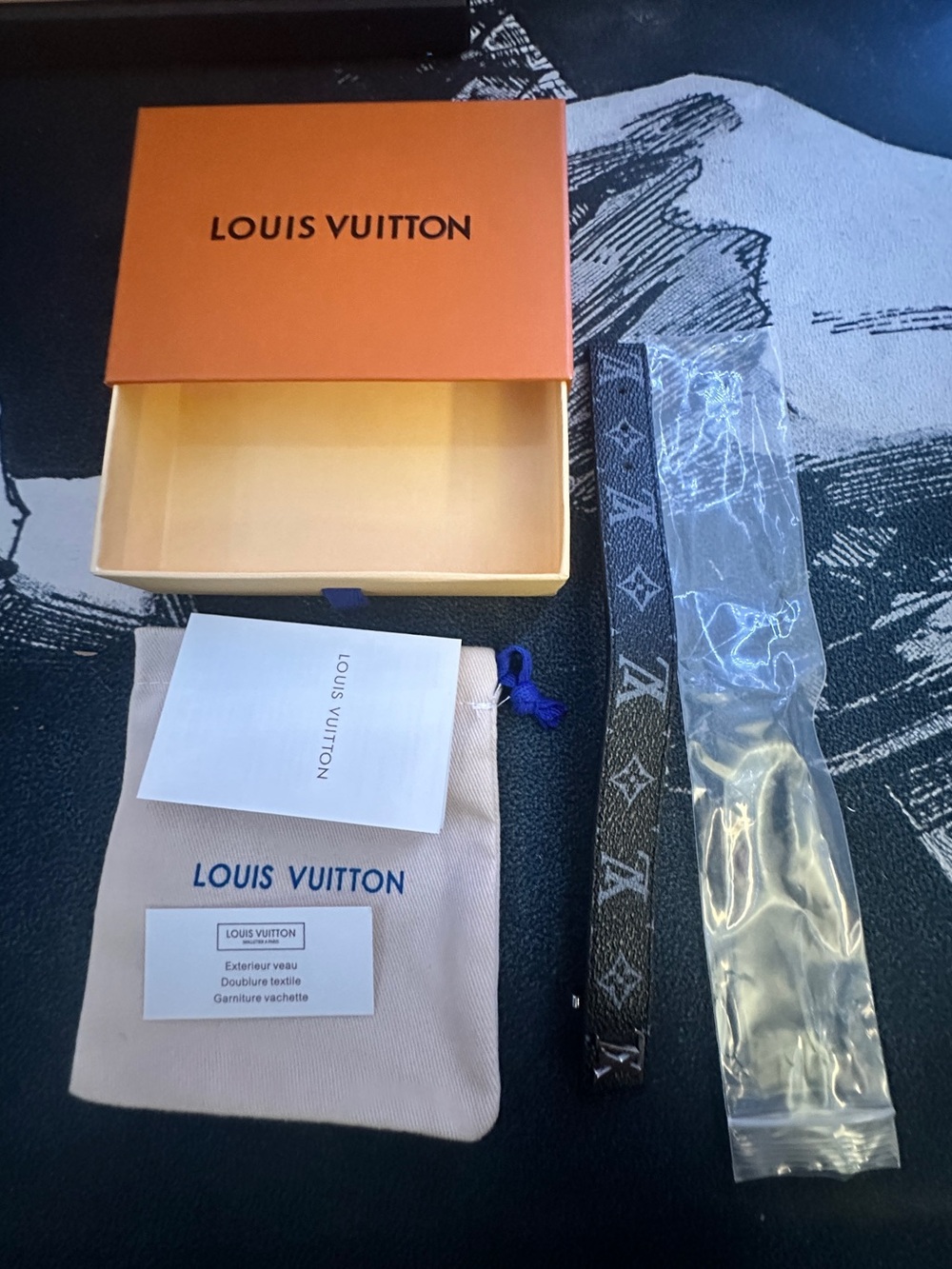 Lv slim bracelet